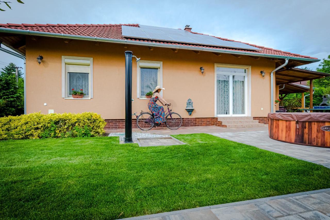 Villa Sunny Garden Pihenohaz à Siófok Extérieur photo